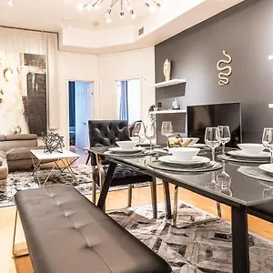 Apartment Spacious 2 Bedroom In The Heart Of Montreal
