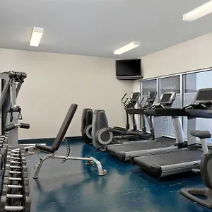 https://four-points-by-sheraton-calgary-west.calgaryhotelsearch.com