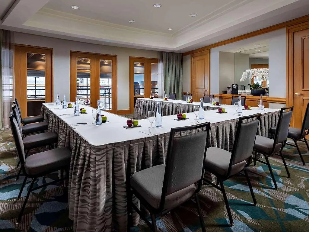 Отель Fairmont Waterfront Ванкувер