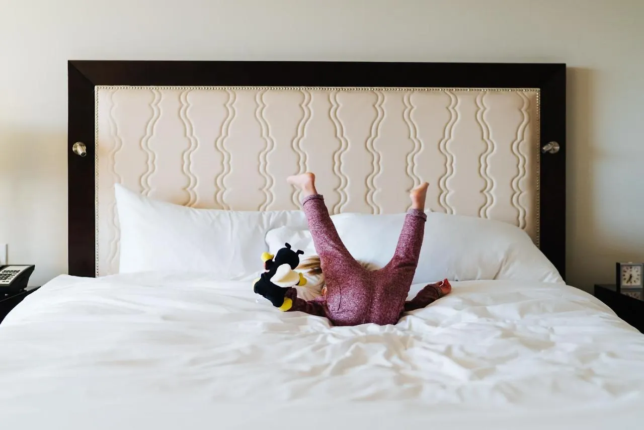 Отель Fairmont Waterfront Ванкувер
